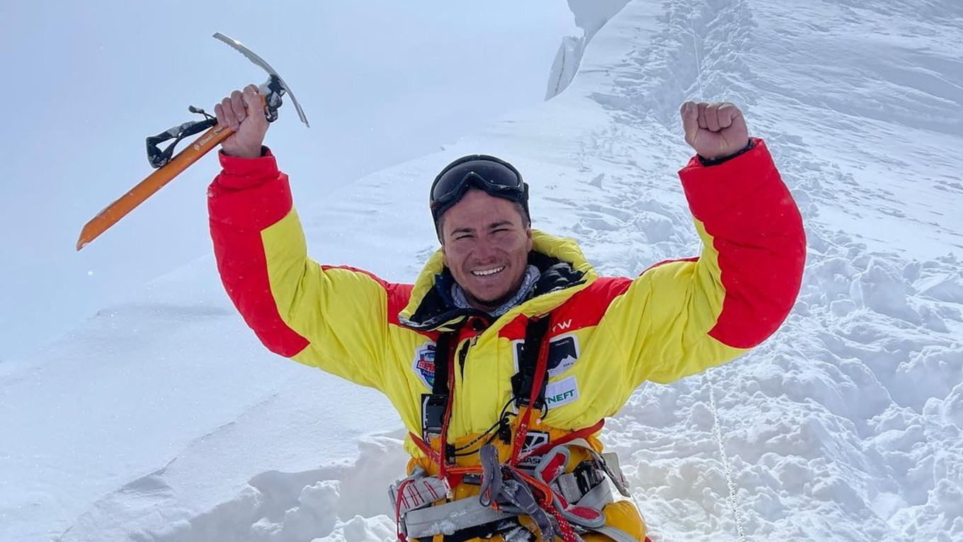 Horolezec Rustam Nabiev.