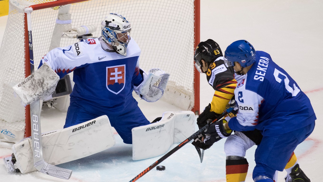 Marek Čiliak v bránke Slovenska počas domácich MS v hokeji 2019.