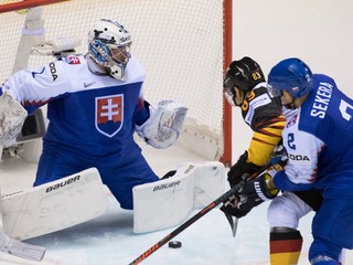 Marek Čiliak v bránke Slovenska počas domácich MS v hokeji 2019.