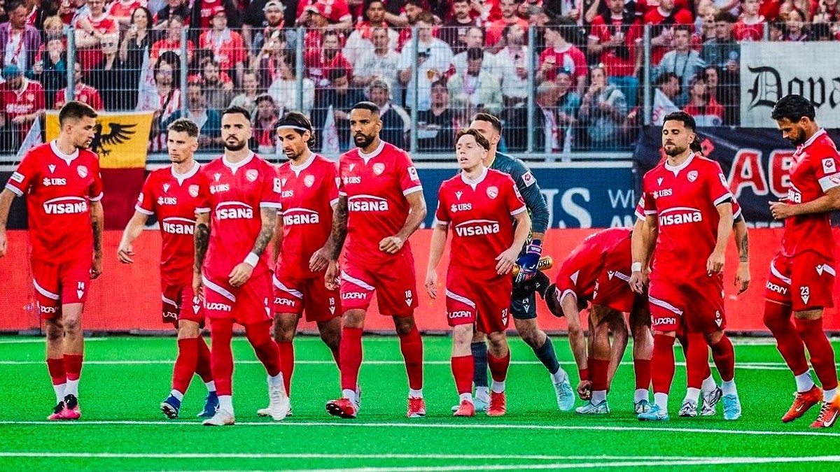 FC Thun oslavuje titul. 
