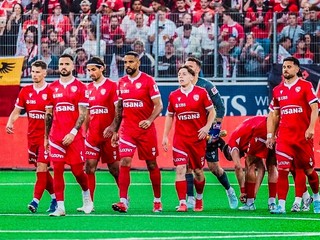 FC Thun oslavuje titul. 