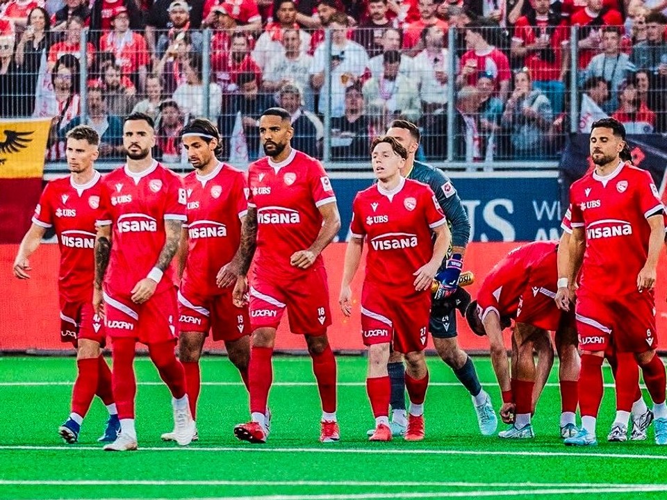 FC Thun oslavuje titul. 