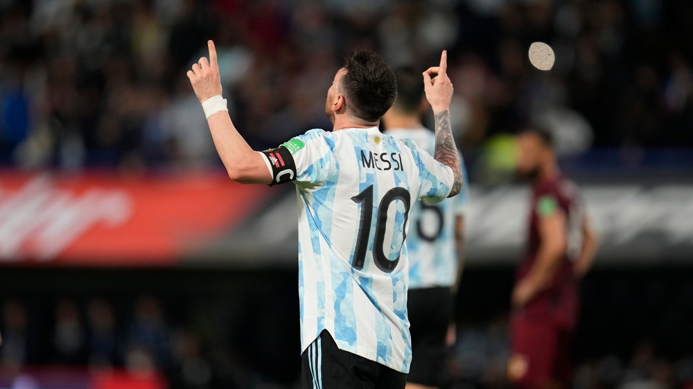 Argentína hladko vyhrala, Messi skóroval už pri návrate