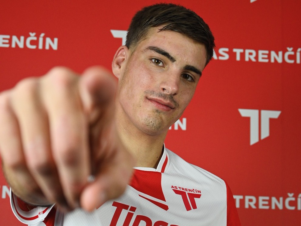 Viktor Šimič v drese AS Trenčín.