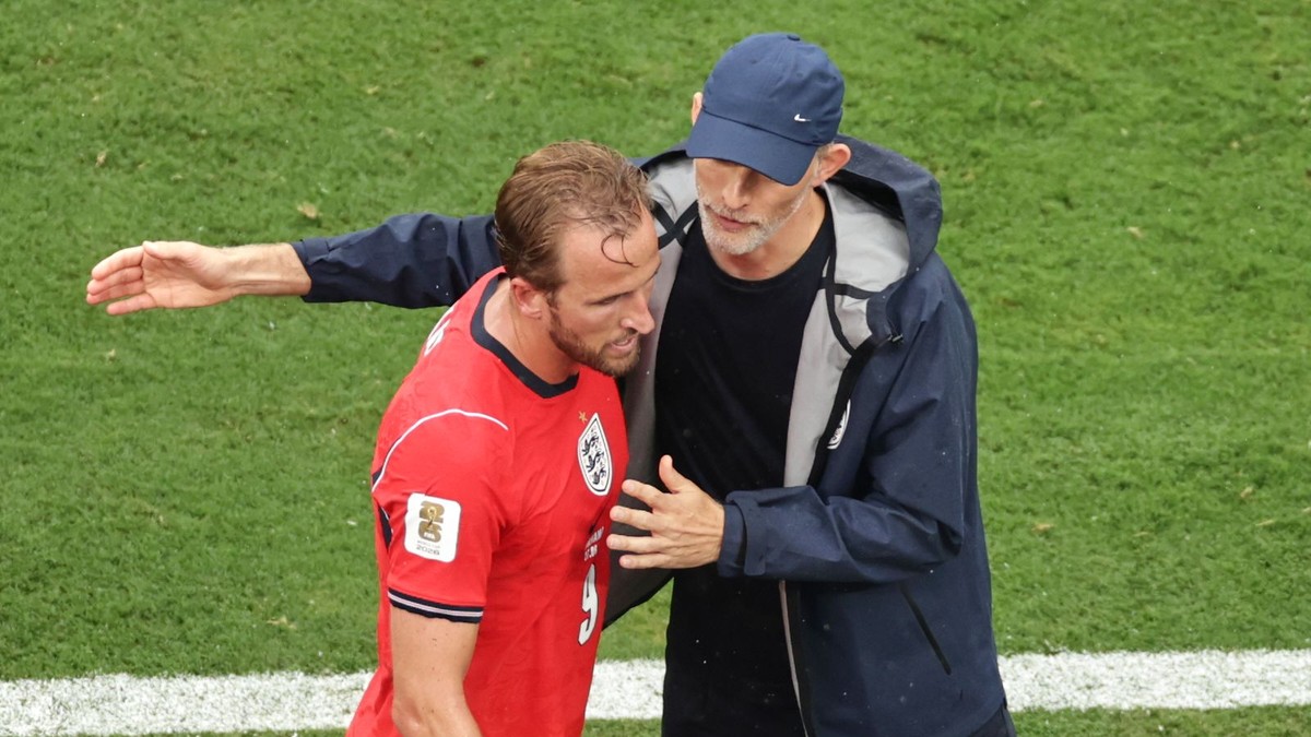 Harry Kane (9) a tréner Thomas Tuchel.