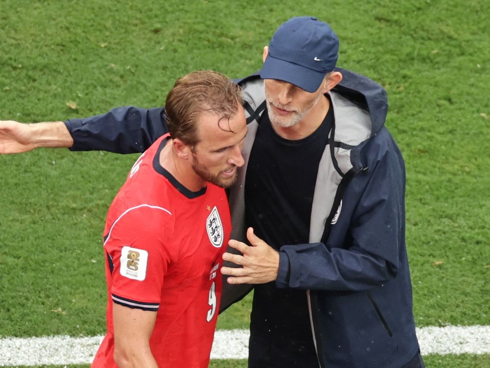 Harry Kane (9) a tréner Thomas Tuchel.
