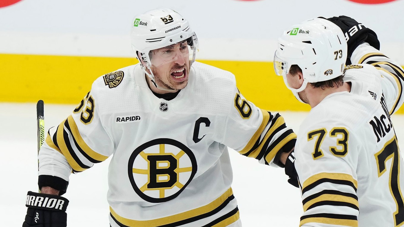 Brad Marchand (vľavo)