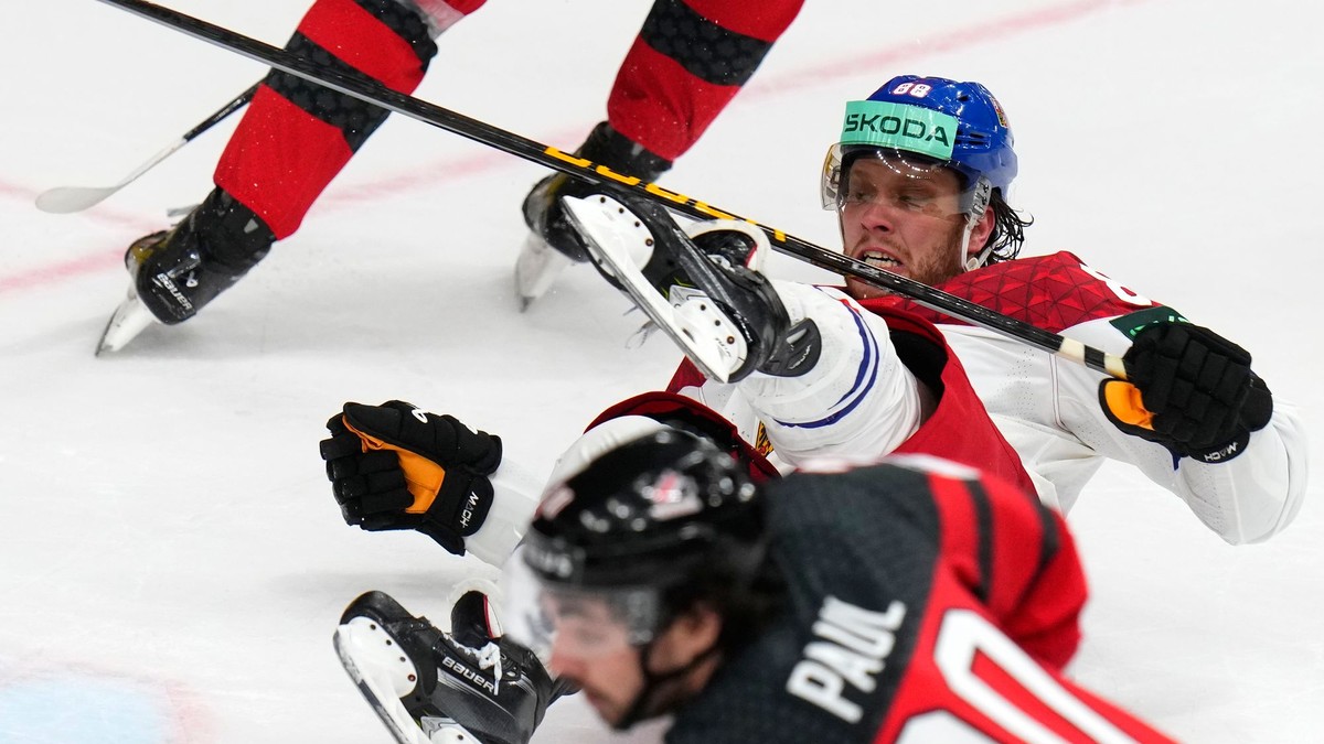 Útočník Bostonu Bruins David Pastrňák v zápase za českú reprezentáciu na MS v hokeji.
