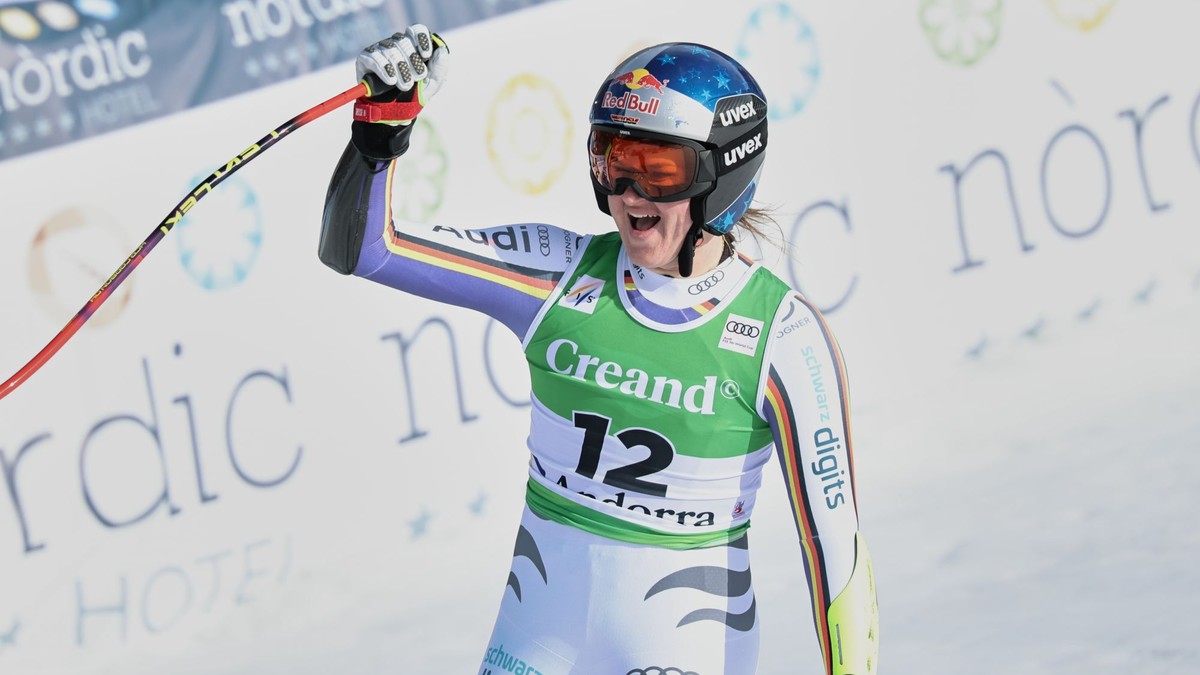 Emma Aicherová sa teší v cieli super-G v Soldeu