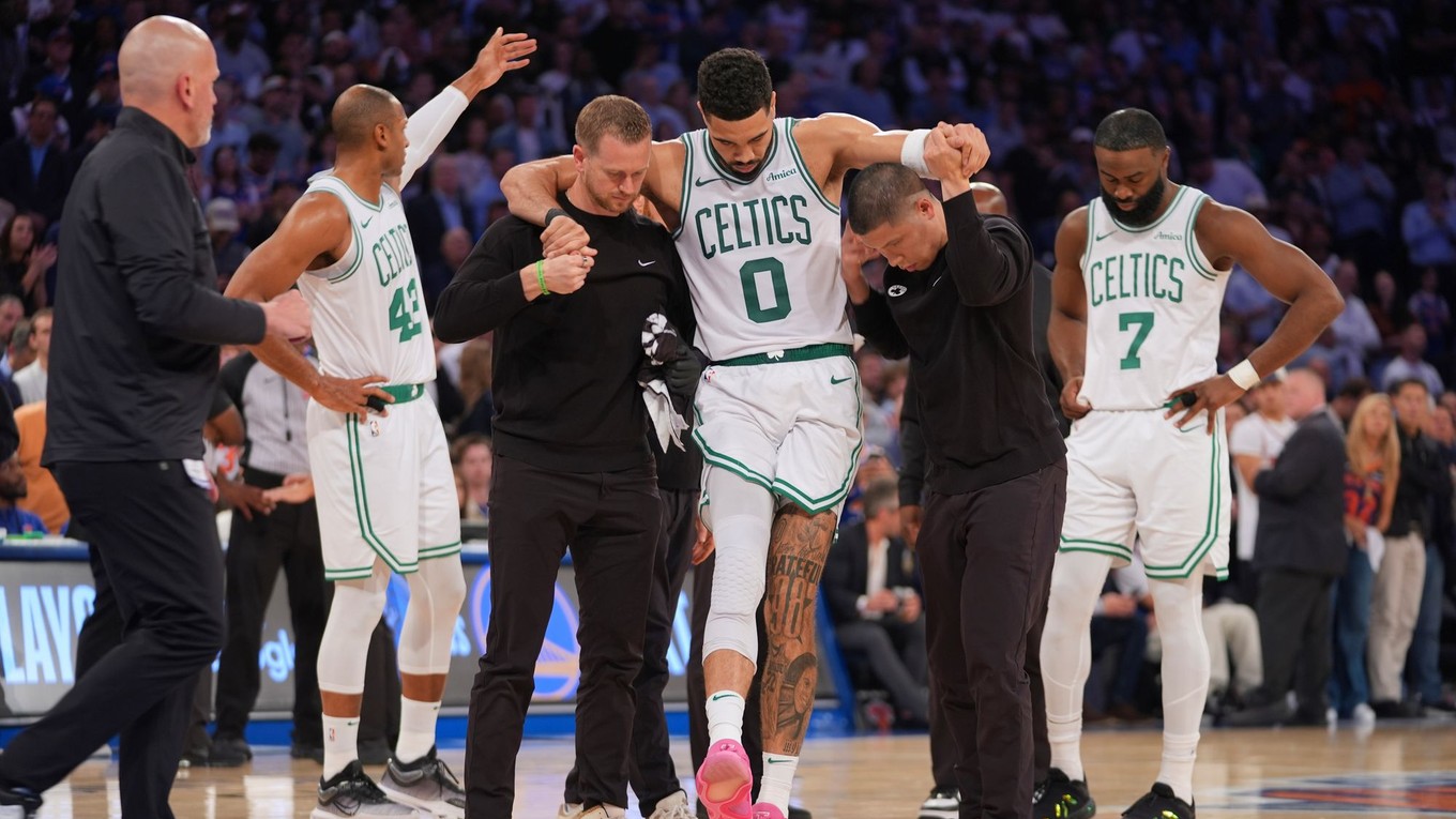 Zranený Jayson Tatum
