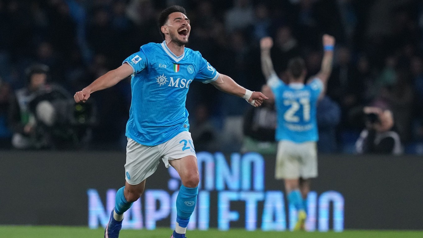 Eljif Elmas oslavuje gól