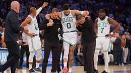Zranený Jayson Tatum