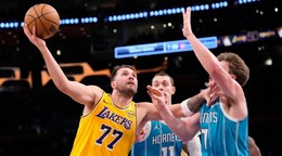 Luka Doncic v zápase so Charlotte Hornets