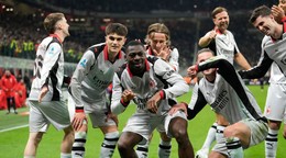 Futbalisti AC Miláno oslavujú gól