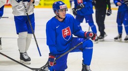 Filip Mešár počas prvého tréningu slovenskej hokejovej reprezentácie pred MS v hokeji 2026