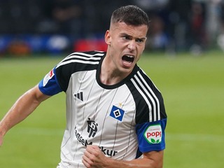 Slovenský futbalista Lászlo Bénes v drese Hamburgu SV. 