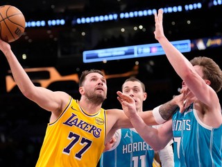 Luka Doncic v zápase so Charlotte Hornets