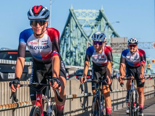 Viktória Chladoňová (vpredu) počas prípravy pred MS v cyklistike 2026 v Montreale.