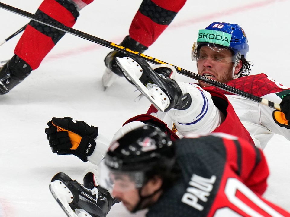 Útočník Bostonu Bruins David Pastrňák v zápase za českú reprezentáciu na MS v hokeji.