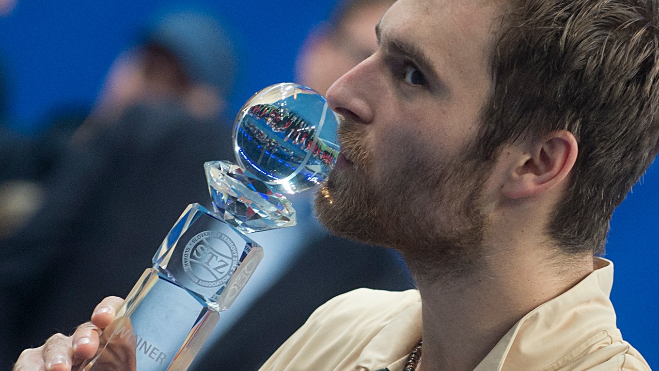 Norbert Gombos s trofejou z Bratislava Open.
