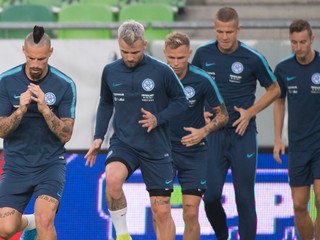 Slovenskí futbalisti počas tréningu reprezentácie.