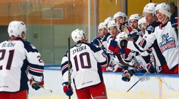 Slovenský hokejista Adam Sýkora sa teší z gólu. 