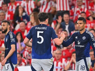 Futbalisti Manchestru United oslavujú gól.
