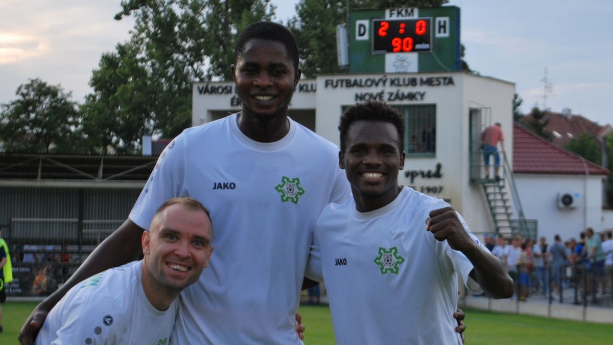 Letné posily Nových Zámkov v plnej paráde, Ibrahim (sprava), Ezekiel a Ádam Mészáros.