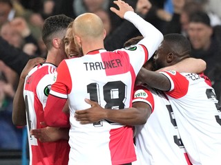 Radosť futbalistov Feyenoordu Rotterdam po strelenom góle. 