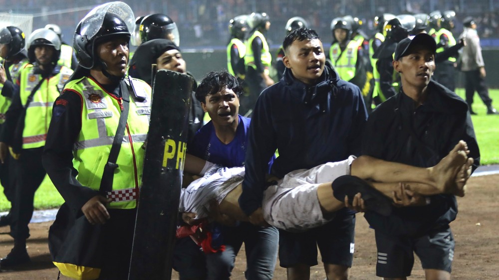 Obrovská tragédia v Indonézii. Na futbale prišlo o život 174 ľudí