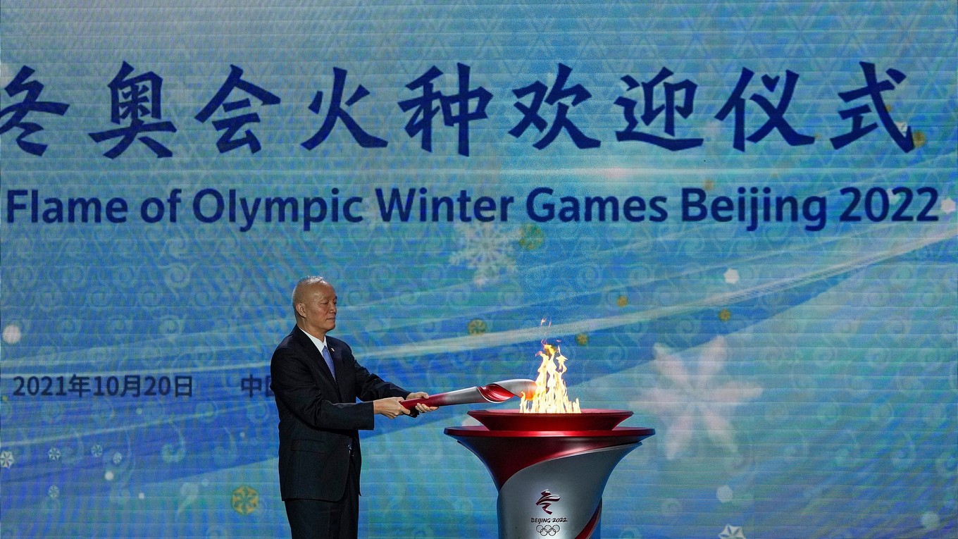 Olympijský oheň je už v Pekingu.