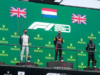 Max Verstappen, George Russel a Lewis Hamilton na VC Belgicka.
