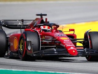 Charles Leclerc na monoposte Ferrari.