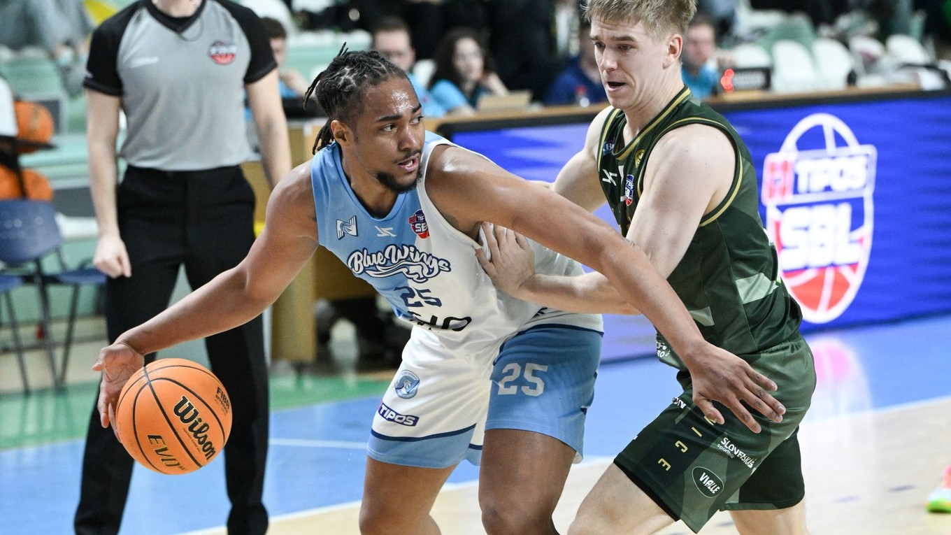 zľava Charles Edward O´bannon Jr (Nitra) a Aatu Albert Kivimäki (Levice)