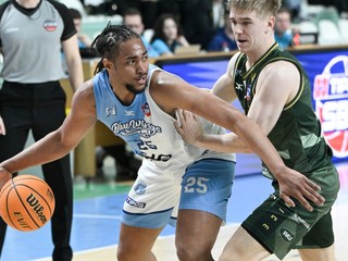 zľava Charles Edward O´bannon Jr (Nitra) a Aatu Albert Kivimäki (Levice)