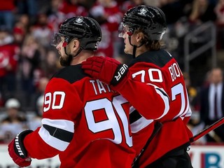 Tomáš Tatar sa teší z gólu. 