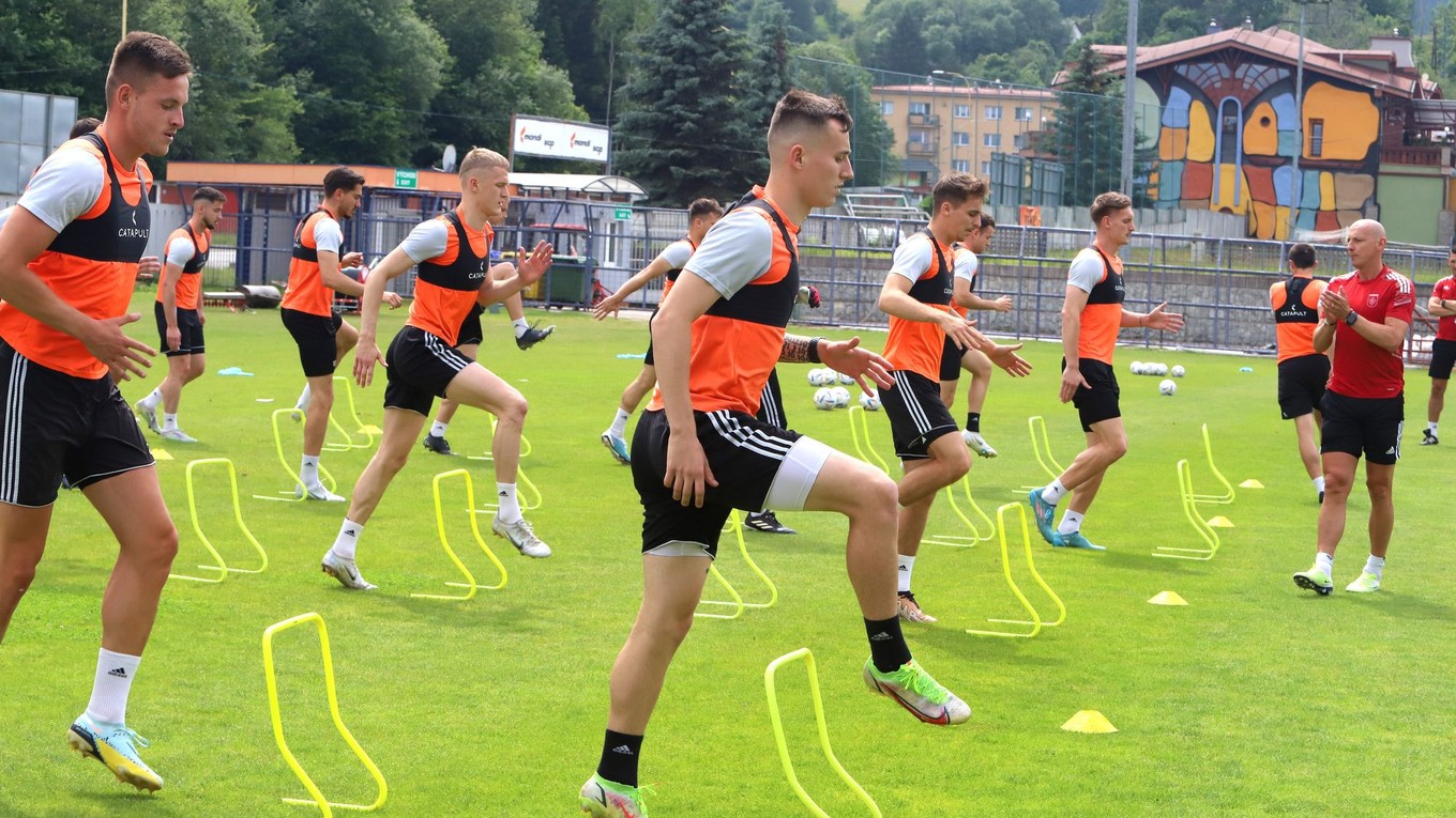 Futbalisti MFK Ružomberok počas tréningu.