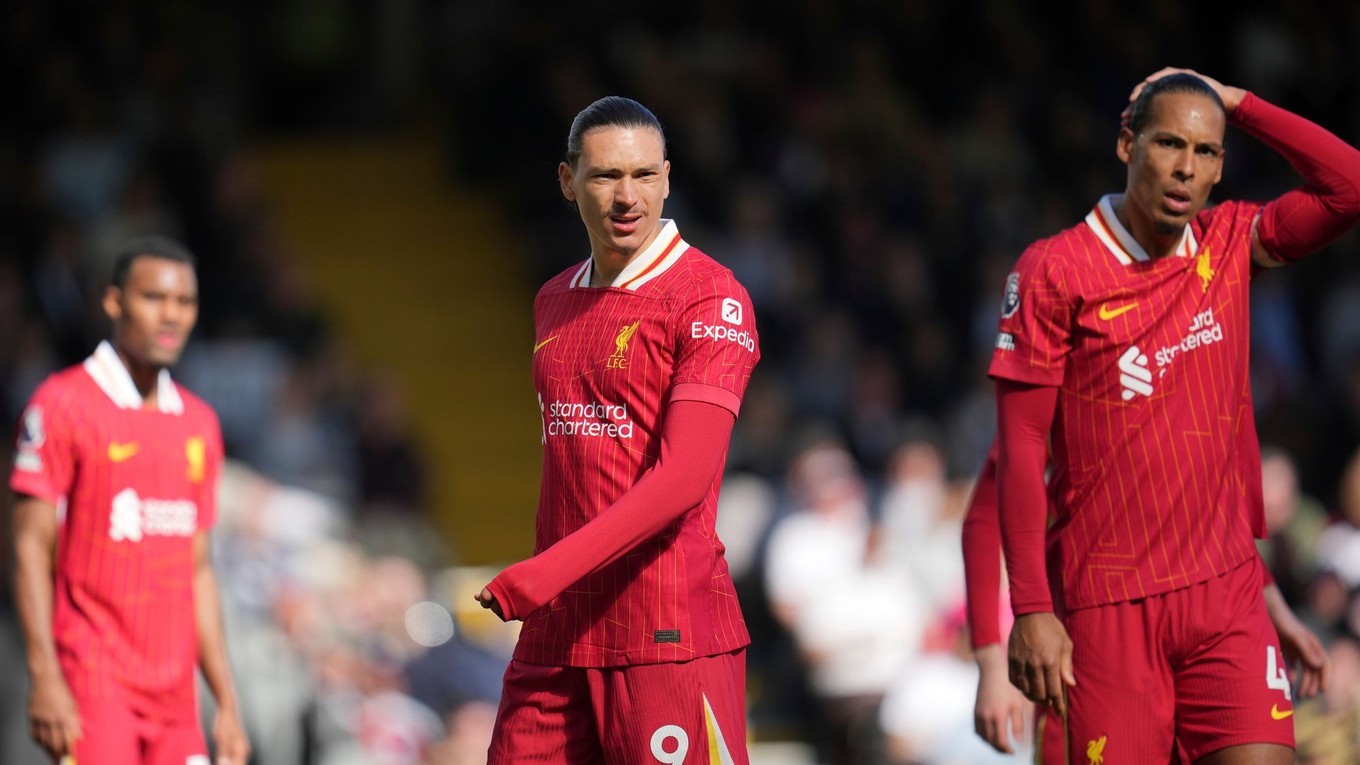 Smútok hráčov Liverpoolu. 