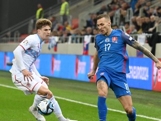 Lukáš Haraslín (vpravo) a Florian Bohnert v zápase Slovensko - Luxembursko v kvalifikácii EURO 2024.