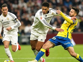 Kirian Rodríguez (vpravo) a Jude Bellingham v zápase La Ligy Real Madrid - Las Palmas v januári 2025.