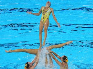 Slovenské reprezentantky v synchronizovanom plávaní počas kvalifikácie v akrobatických zostavách tímov na majstrovstvách sveta v plaveckých športoch v Singapure.