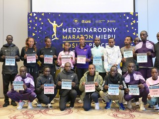 Bežci pred Medzinárodným maratónom mieru.