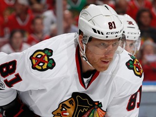 Marián Hossa v drese Chicago Black Hawks počas zápasu zámorskej hokejovej NHL proti Floride Panthers.