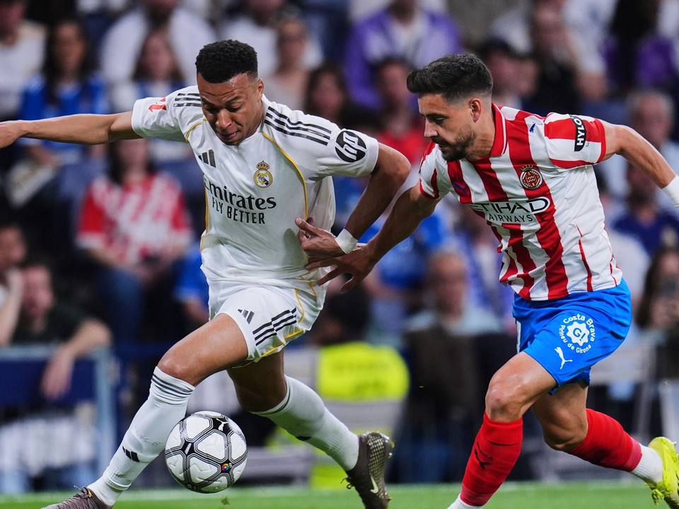 Kylian Mbappé a Arnau Martinez.