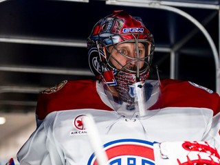 Jaroslav Halák v drese Montrealu na exhibičnom zápase vo Winnipegu.