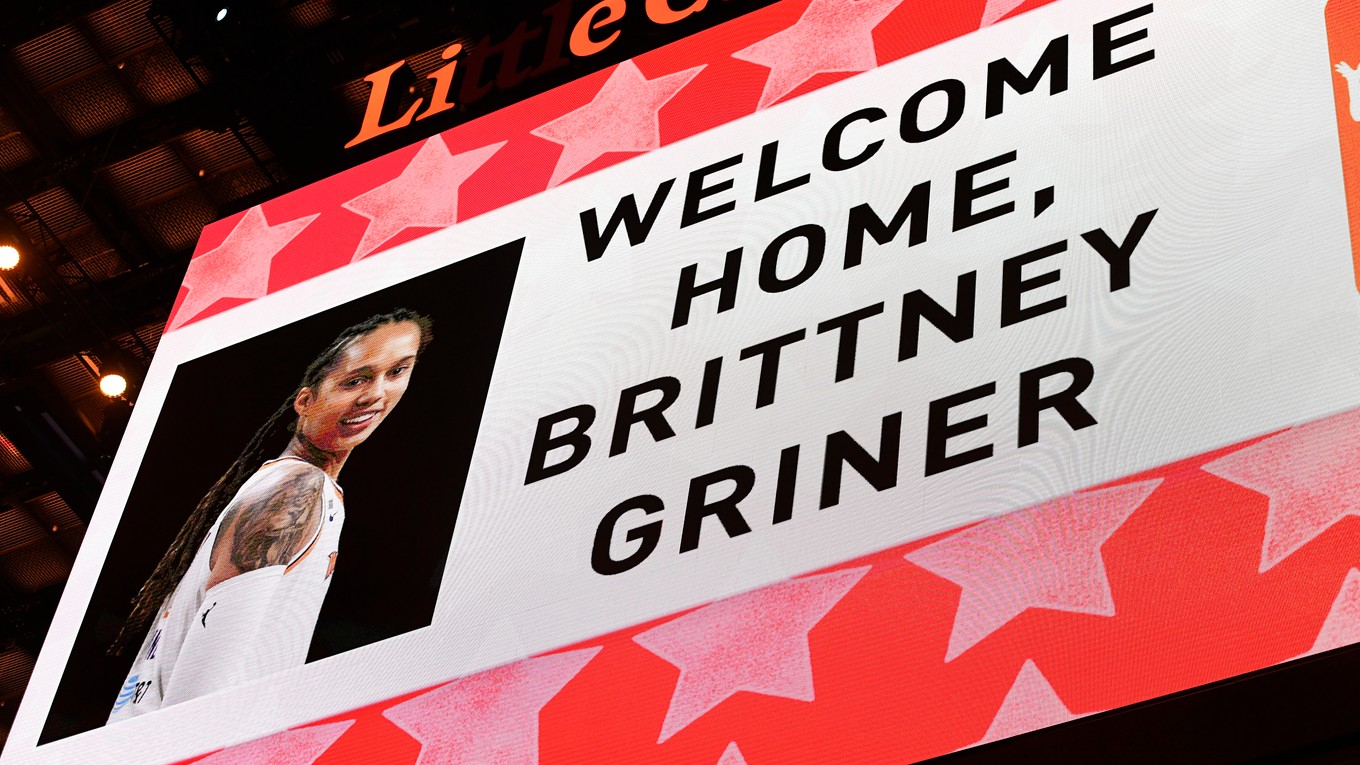 Transparent na podporu Brittney Grinerovej po návrate.