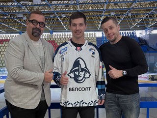 Tomáš Záborský (v strede) v drese Martina.