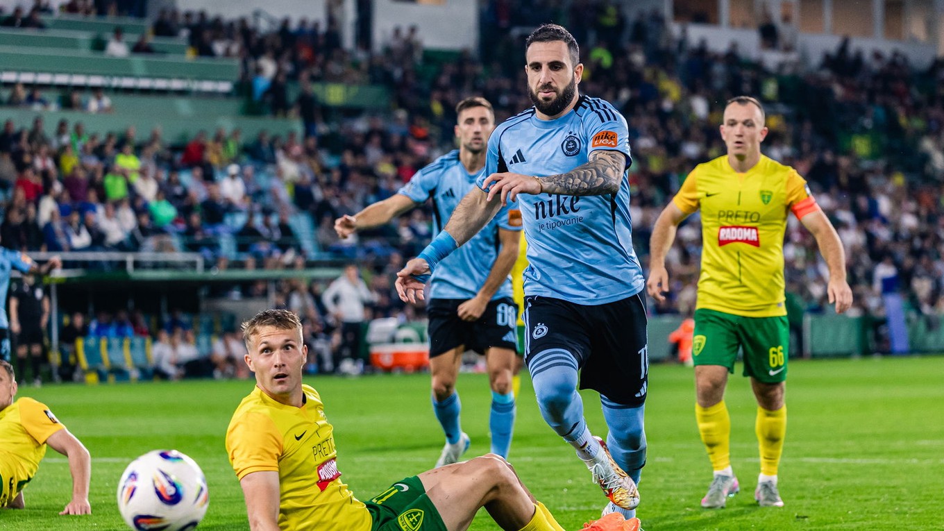 Momentka zo zápasu Žilina - ŠK Slovan Bratislava