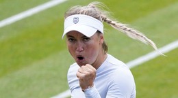 Kazašská tenistka Julia Putincevová na turnaji WTA v Birminghame. 