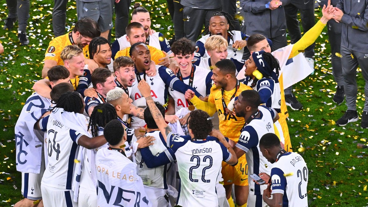 Futbalisti Tottenhamu sa tešia z výhry vo finálovom zápase Európskej ligy Tottenham Hotspur - Manchester United.